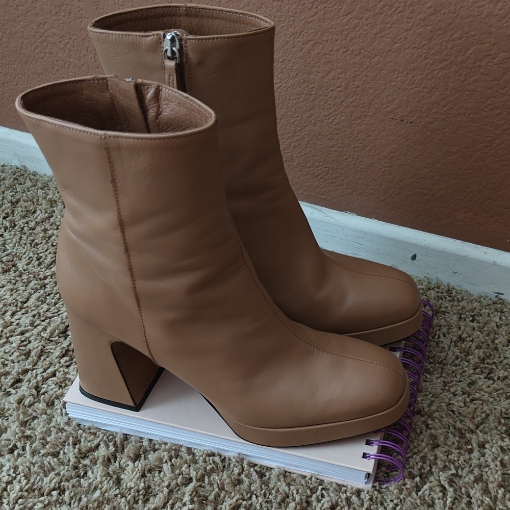 Angel Alarcon Elegant Tan Ankle Boots